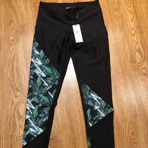 We Are Handsome flexicool Capri leggings. NWT Sz.M